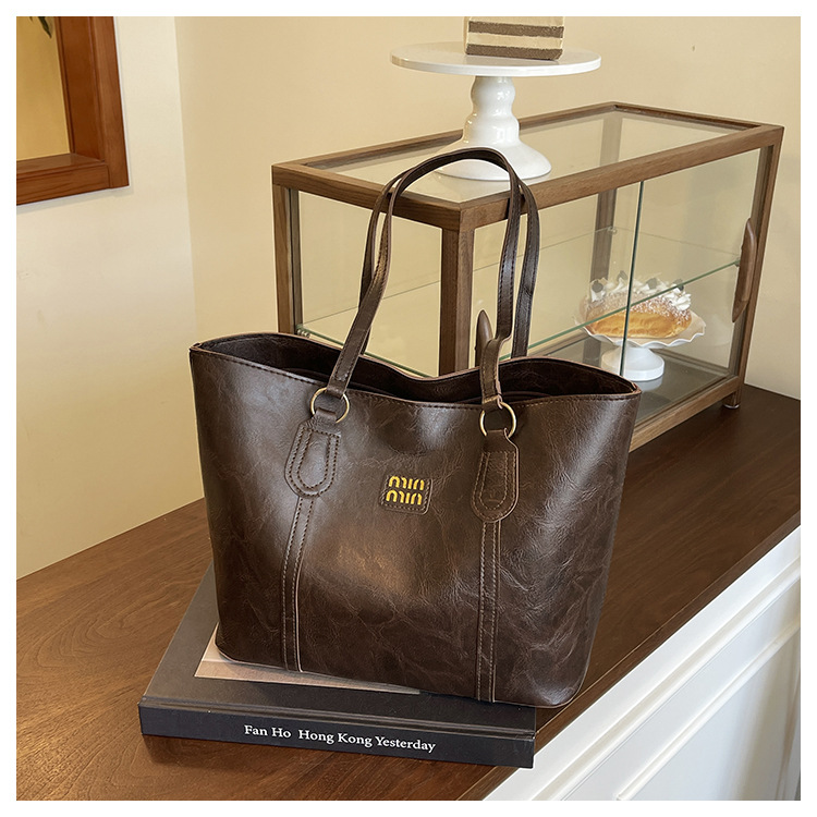 2025 Korean Style Minimalist Casual Tote Bag Fashion Commuter Shoulder Bag Niche Design Handbag for Women - Image 3