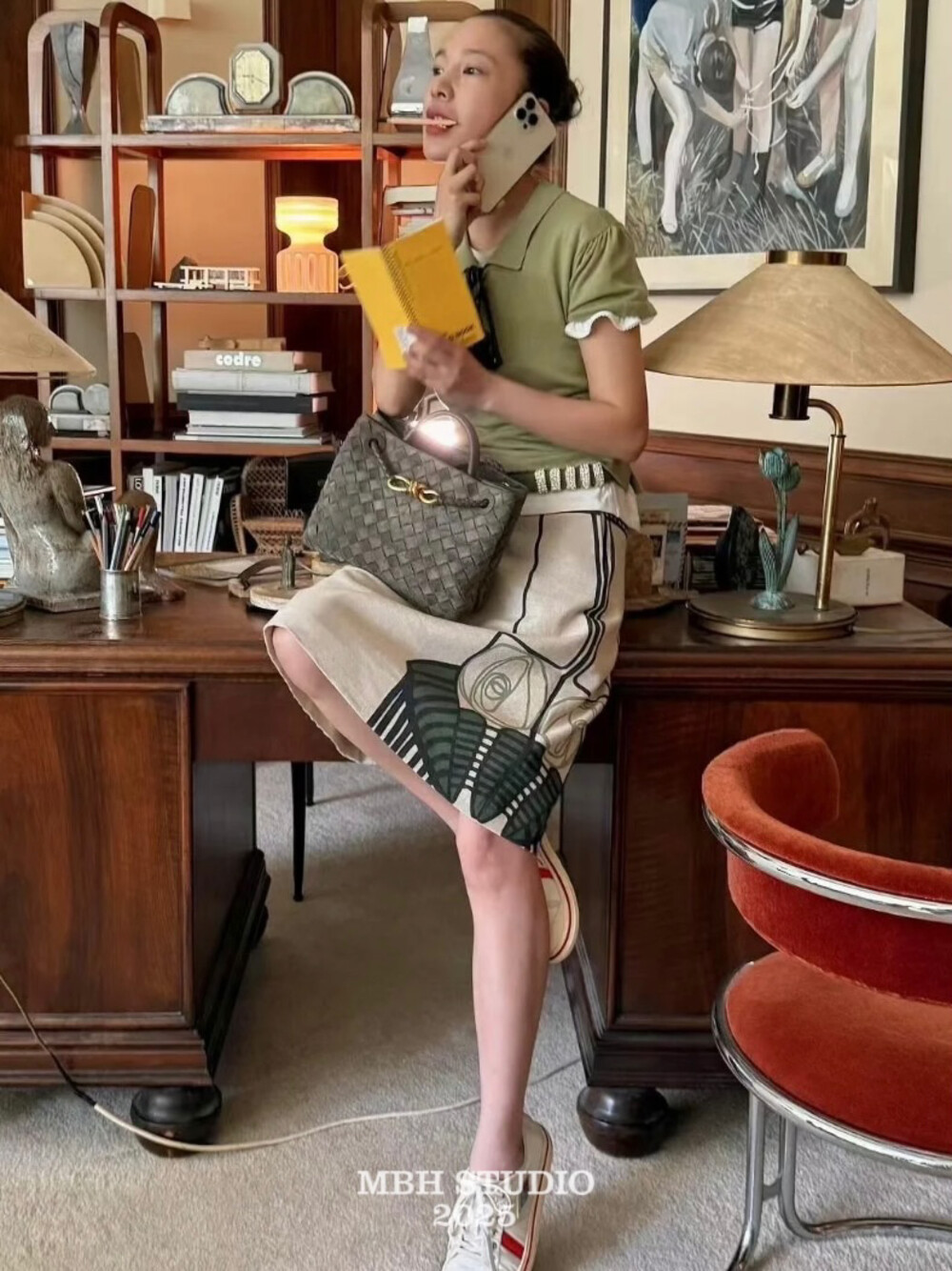 Top Layer Suede Bow Rope Buckle Woven Tote Bag Old Money Style Large Capacity Crossbody Handbag with Shoulder Strap