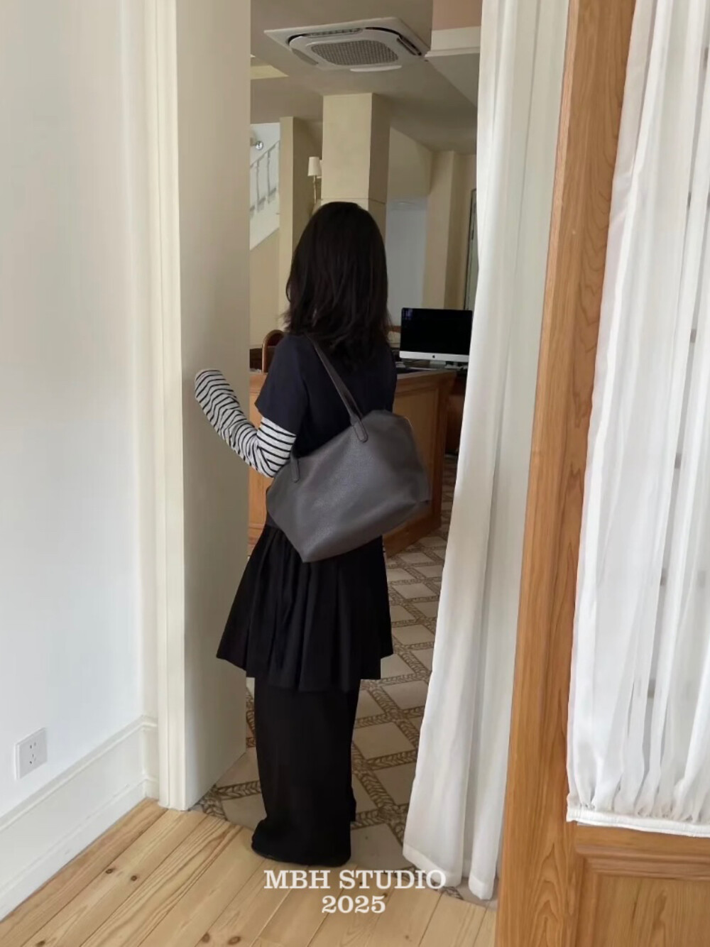 MBH Minimalist Old Money Style Full Grain Leather Briefcase Large Capacity Commuter Tote Shoulder Bag - Image 3