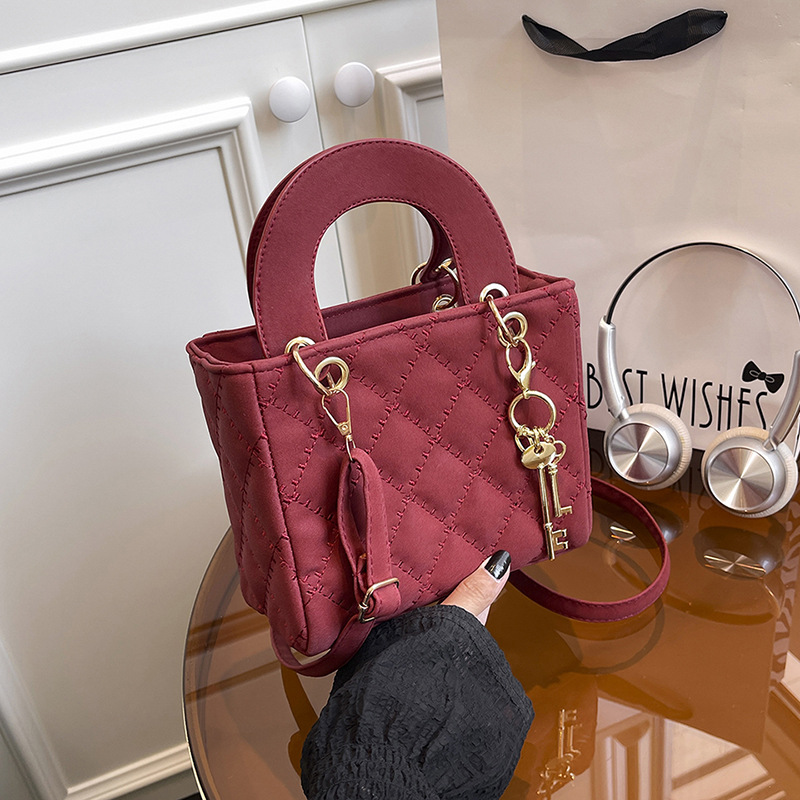 2025 New Quilted Embroidered One-Shoulder Women's Handbag Casual Square Bag